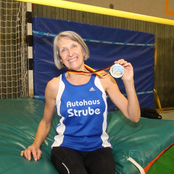 Renate Richter (SV Union Salzgitter), Hochsprungsiegerin in der W70. Foto: Manfred Spittler