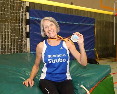 Renate Richter (SV Union Salzgitter), Hochsprungsiegerin in der W70. Foto: Manfred Spittler