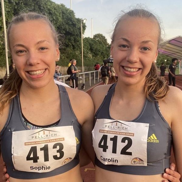 Die Hinrichs-Zwillinge: Sophie (li.) und Carolin vom VfL Löningen(Foto: A. Beyer)