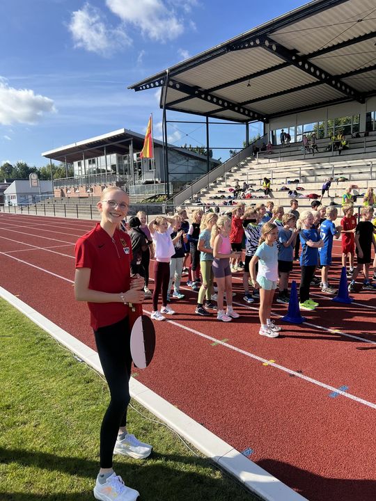 Bundesjugendspiele neu gedacht – Castellschule Lingen beim KiLa-Aktionstag im Emsland-Stadion