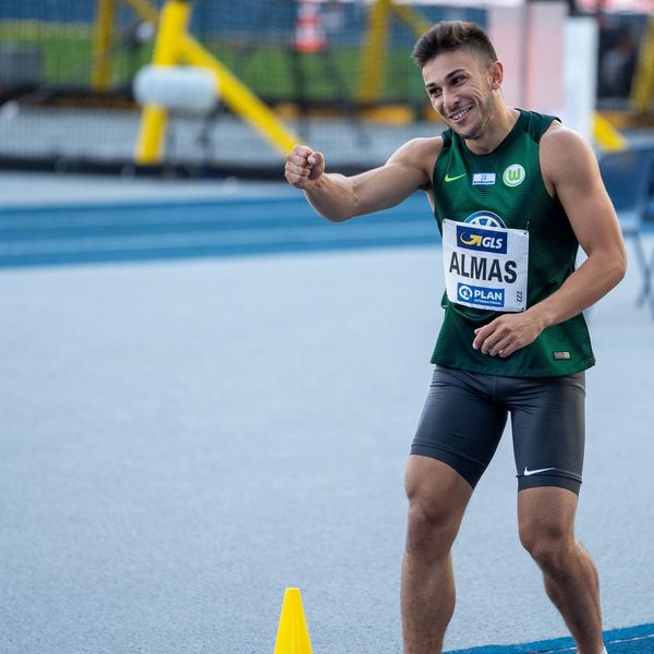 Deniz Almas gewinnt Staffel-Bronze