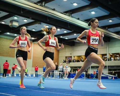 Paul Euskirchen wird dreifacher Landesmeister auf der Laufbahn 