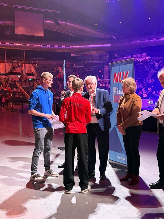 Siegerehrung des Mehrkampf-Cups 2025 beim Feuerwerk der Turnkunst in Braunschweig