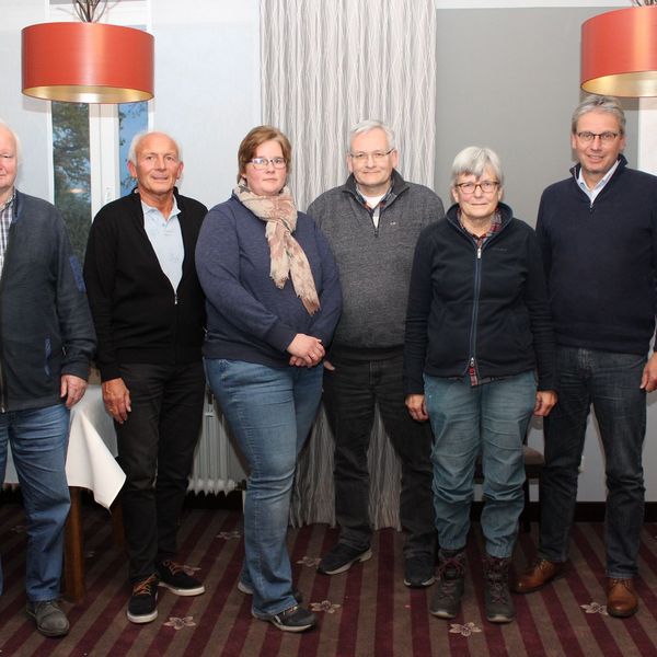 Neuer Vorstand (v.l.): Helmut Behrmann, Horst Liedke, Christiane Schulze, Uwe Wilhelm, Monika Dreyer, Ulf Gerkens. Es fehlen: Jens Dohrmann, Reinhard Wagner (Foto: E. Mattern).