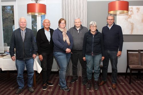 Neuer Vorstand (v.l.): Helmut Behrmann, Horst Liedke, Christiane Schulze, Uwe Wilhelm, Monika Dreyer, Ulf Gerkens. Es fehlen: Jens Dohrmann, Reinhard Wagner (Foto: E. Mattern).