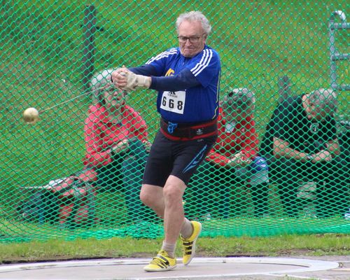 Horst Baumgarten stellte mit 34,37 m einen neuen Landesrekord im Hammerwurf M85 auf (Foto: M. Spittler)