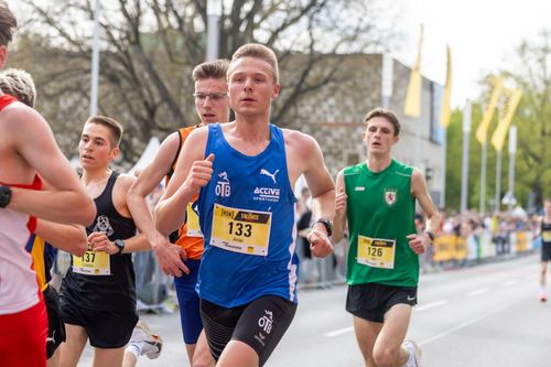 Jonas Kulgemeyer gewinnt auch bei Landesmeisterschaften über 5 Kilometer