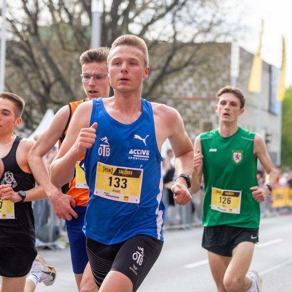 Jonas Kulgemeyer gewinnt auch bei Landesmeisterschaften über 5 Kilometer