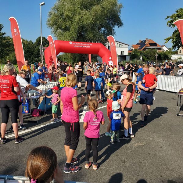 Staffellauf zum Tag der Niedersachsen von Wilhelmshaven nach Hannover