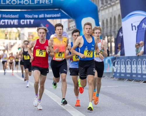 Jonas Kulgemeyer (OTB Osnabrück) führt die Spitzengruppe an