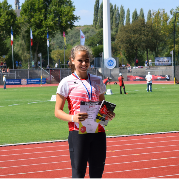 Medaillenregen bei U16 DM -  Gold für Johanna Paul über 80 Meter Hürden
