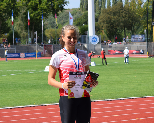 Medaillenregen bei U16 DM -  Gold für Johanna Paul über 80 Meter Hürden