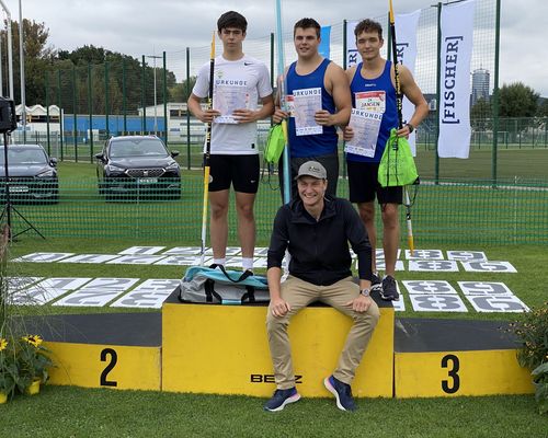 Max Dehning (Mitte) stehend und vorn Olympiasieger und Organisator Thomas Röhler  / Foto Björn Lippa