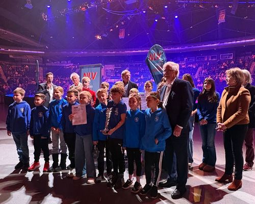 Siegerehrung des Mehrkampf-Cups 2025 beim Feuerwerk der Turnkunst in Braunschweig
