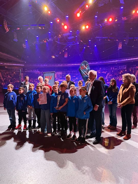Siegerehrung des Mehrkampf-Cups 2025 beim Feuerwerk der Turnkunst in Braunschweig
