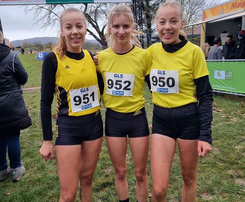 Athletinnen vom VfL Löningen überragen bei matschiger Cross DM in Perl