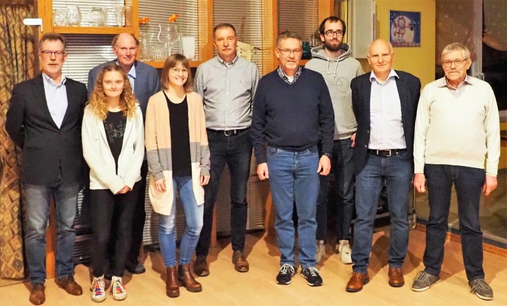 Vorstand Hann.-Land (v.l.): U. Feska (Kasse),P. Büthe (Jugend),F. Eilers (Wettkampf),A. Wartenberg (stellv. Vors.),H. Kuhlmann (Breitensport),J. Krahl (stellv. Vors., Kampfrichter),F. Brinkmann (Statistiker),U. Wartenberg (1. Vorsitz.),R. Dismer (Presse)