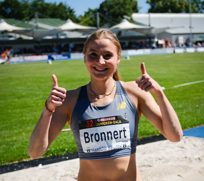 Antonia Bronnert springt Weltjahresbestleistung 